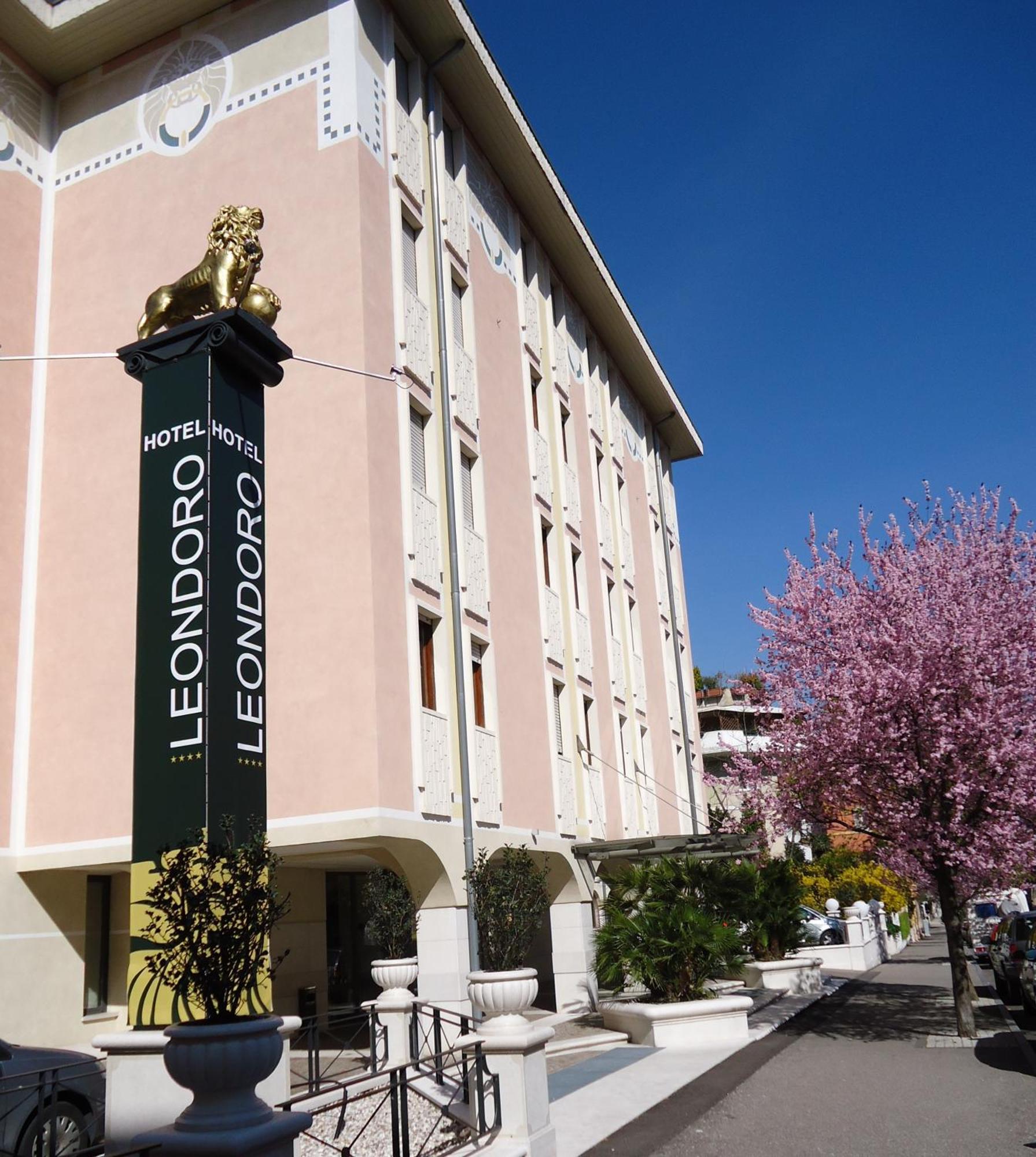 רוברטו Hotel Leon D'Oro מראה חיצוני תמונה