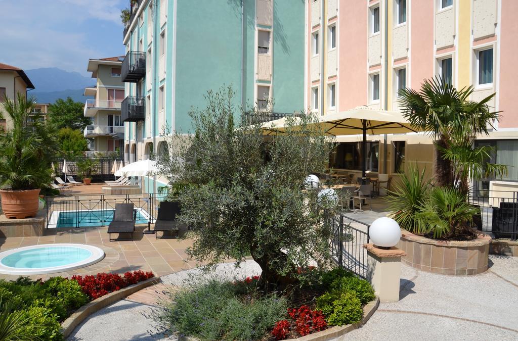 רוברטו Hotel Leon D'Oro מראה חיצוני תמונה