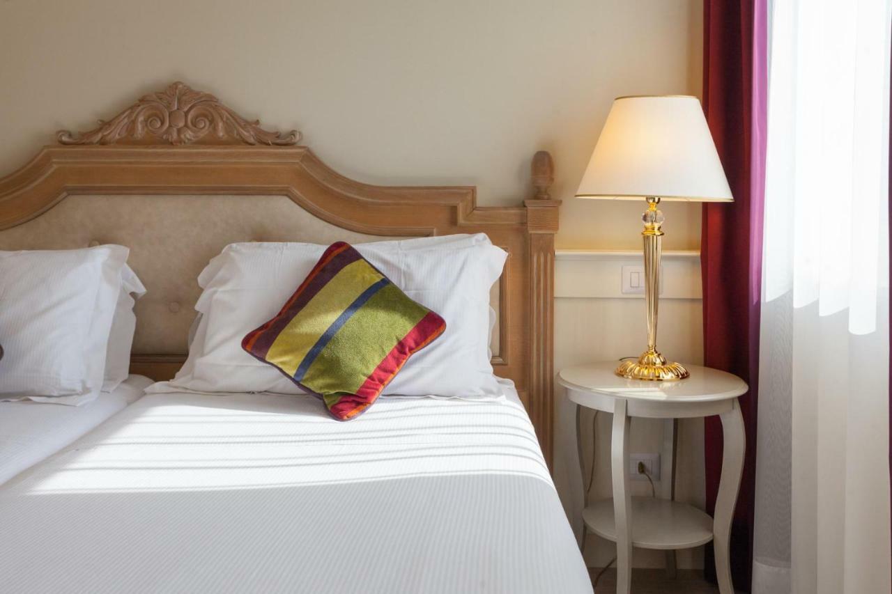 רוברטו Hotel Leon D'Oro מראה חיצוני תמונה