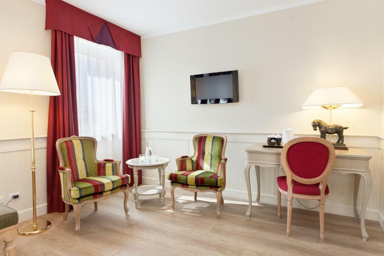 רוברטו Hotel Leon D'Oro מראה חיצוני תמונה
