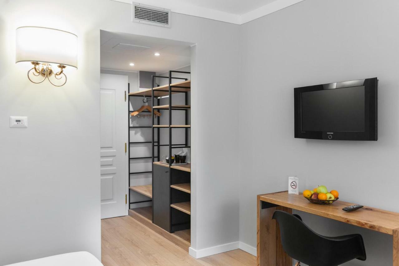 רוברטו Hotel Leon D'Oro מראה חיצוני תמונה