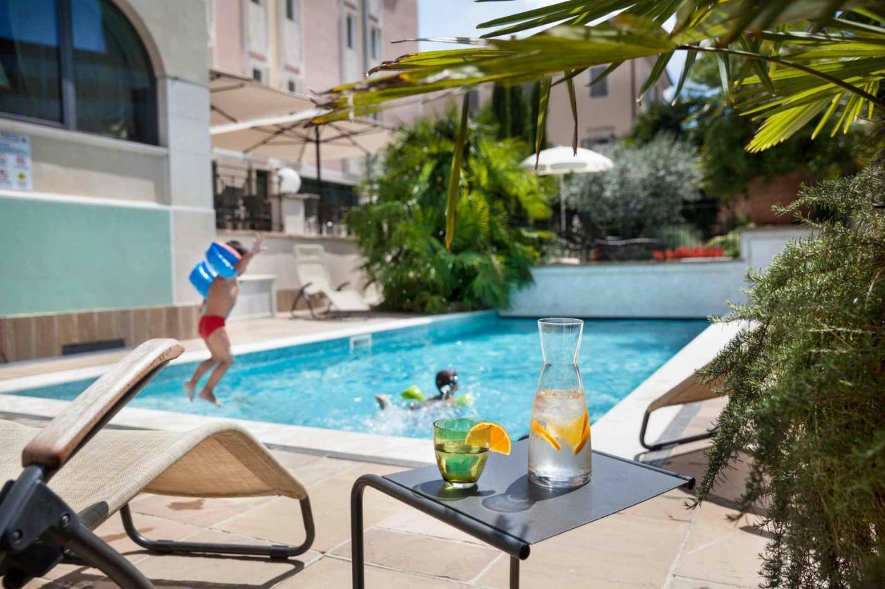 רוברטו Hotel Leon D'Oro מראה חיצוני תמונה